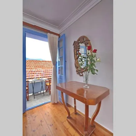 Alexandras Traditional House In Centre