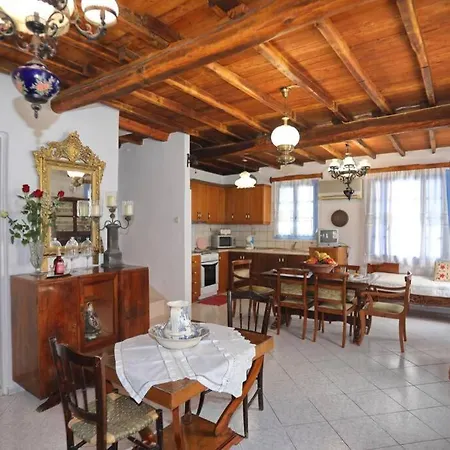 Alexandras Traditional House In Centre Hébergement de vacances Skopelos
