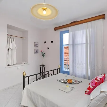 Alexandras Traditional House In Centre Skopelos