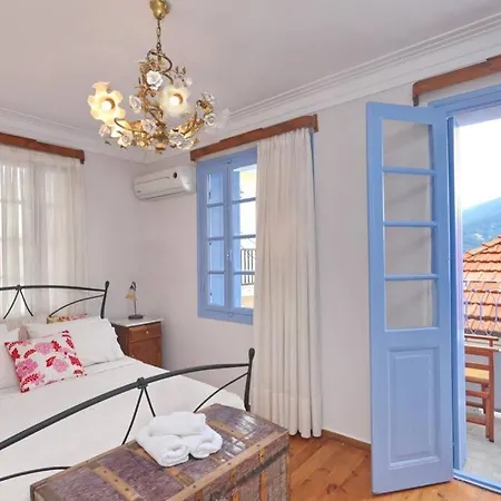 Alexandras Traditional House In Centre Hébergement de vacances Skopelos