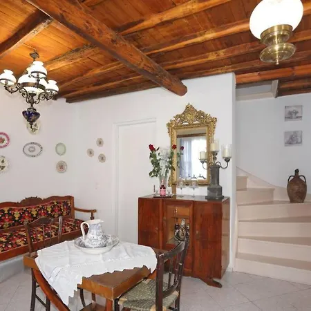 Hébergement de vacances Alexandras Traditional House In Centre Skopelos