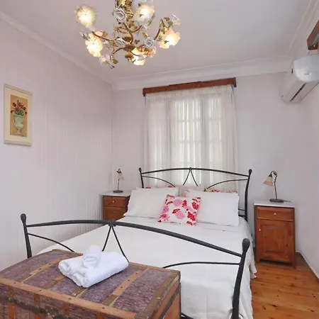 Holiday home Alexandras Traditional House In Centre *
