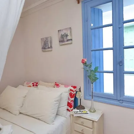 Alexandras Traditional House In Centre Holiday home