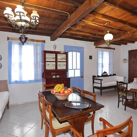 Alexandras Traditional House In Centre *