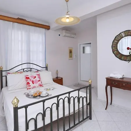 Alexandras Traditional House In Centre *