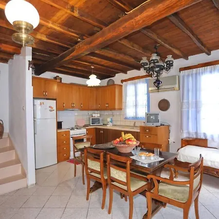 Alexandras Traditional House In Centre Hébergement de vacances *