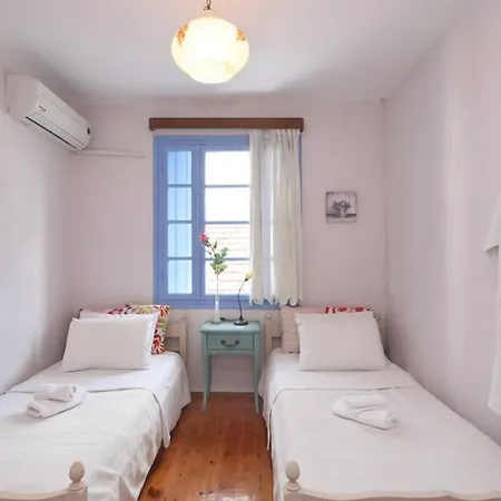 Holiday home Alexandras Traditional House In Centre