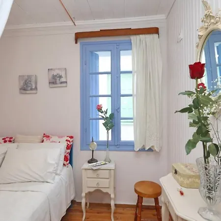 Alexandras Traditional House In Centre Hébergement de vacances Skopelos