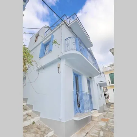 Alexandras Traditional House In Centre Holiday home *