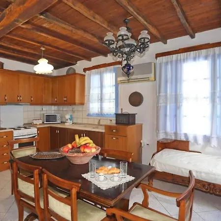 Alexandras Traditional House In Centre