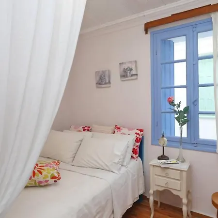 Alexandras Traditional House In Centre *